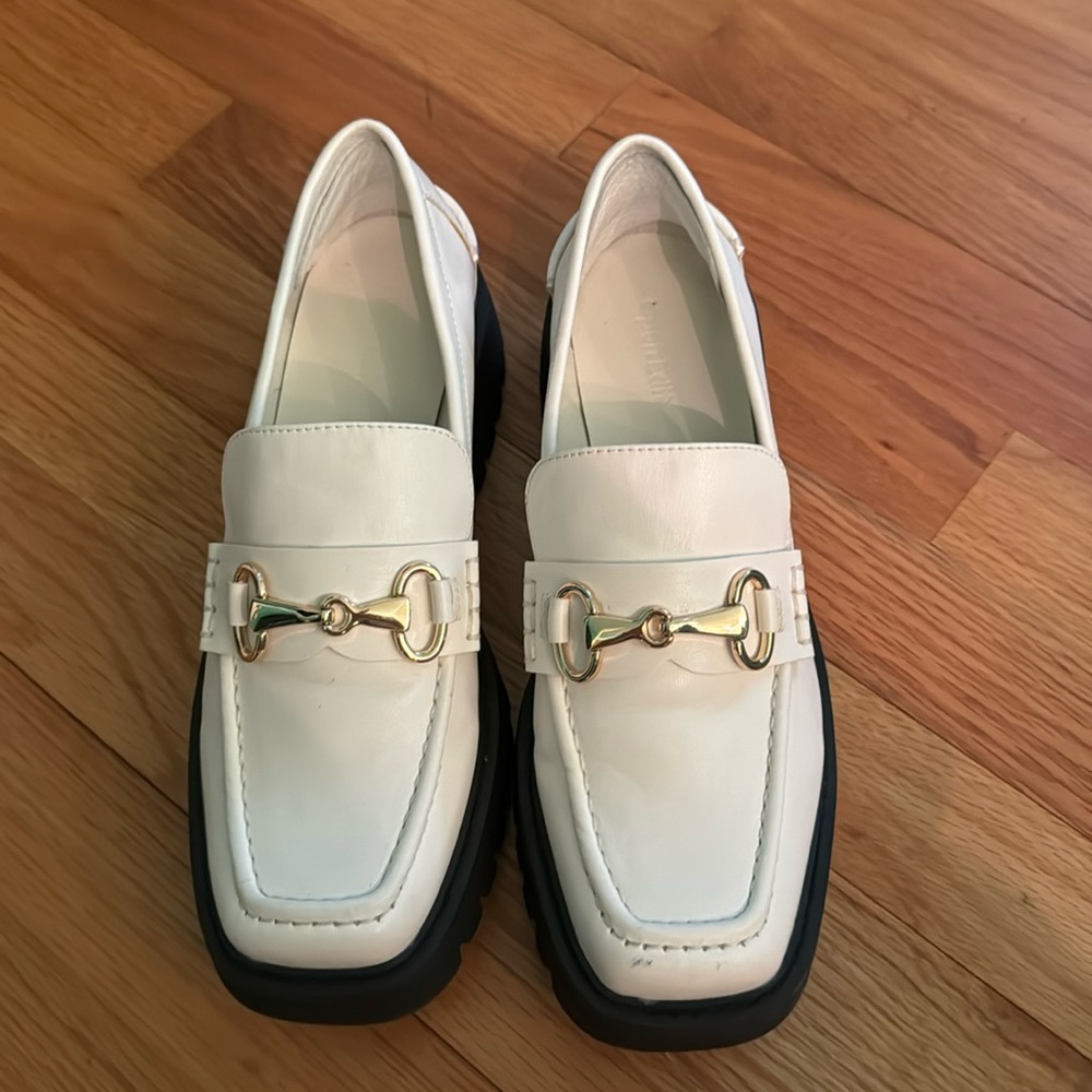 VGUC white Open Edit loafers size 7.5